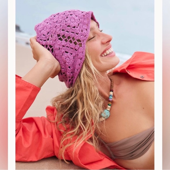 Free People / RAHI Woman’s Green Crochet Bucket Hat - Picture 11 of 12